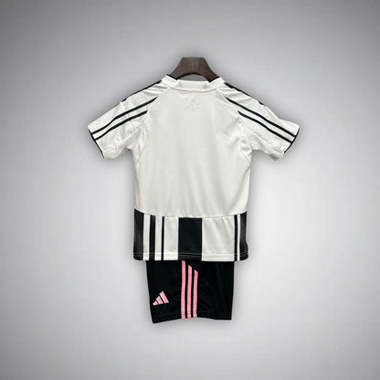 25/26 Juventus Home Kids Size Kit from FootballPrestige.club - Premium Football Kits