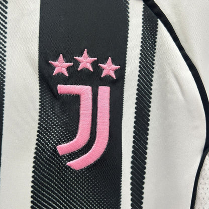 25/26 Juventus Home Kids Size Kit from FootballPrestige.club - Premium Football Kits