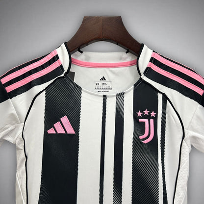25/26 Juventus Home Kids Size Kit from FootballPrestige.club - Premium Football Kits